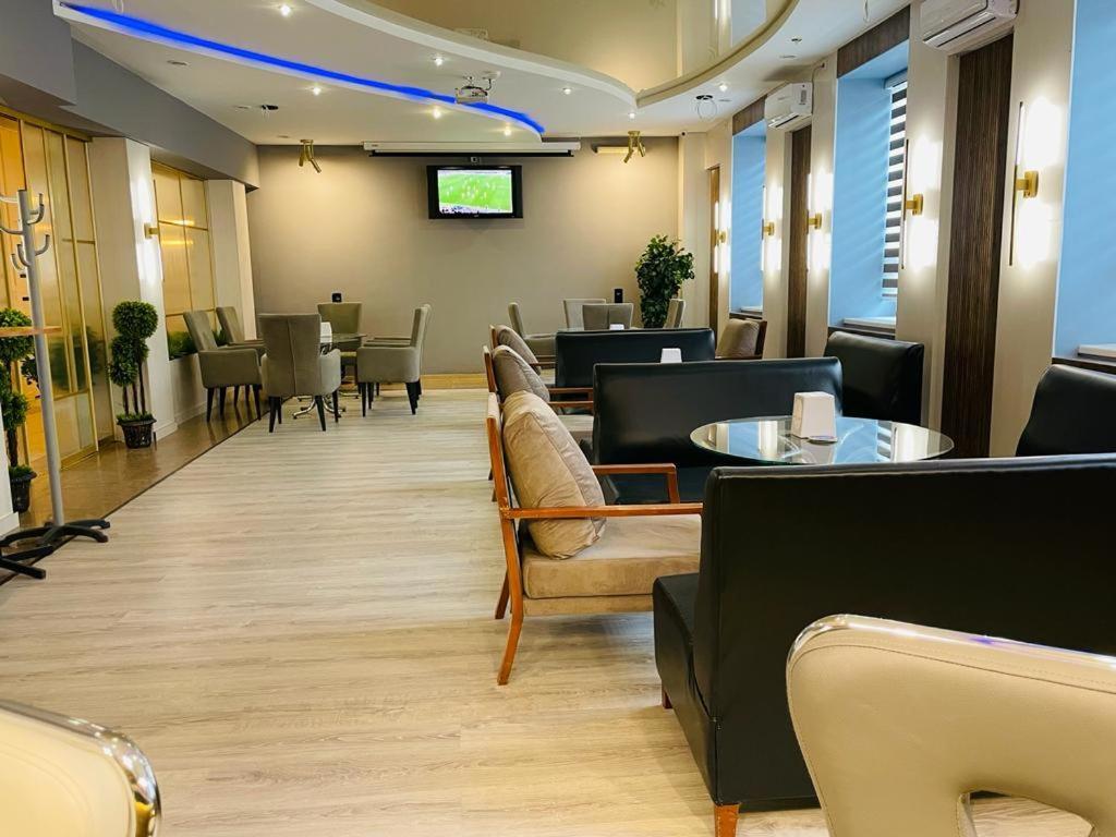 Tengri Hotel Atyraū Zewnętrze zdjęcie