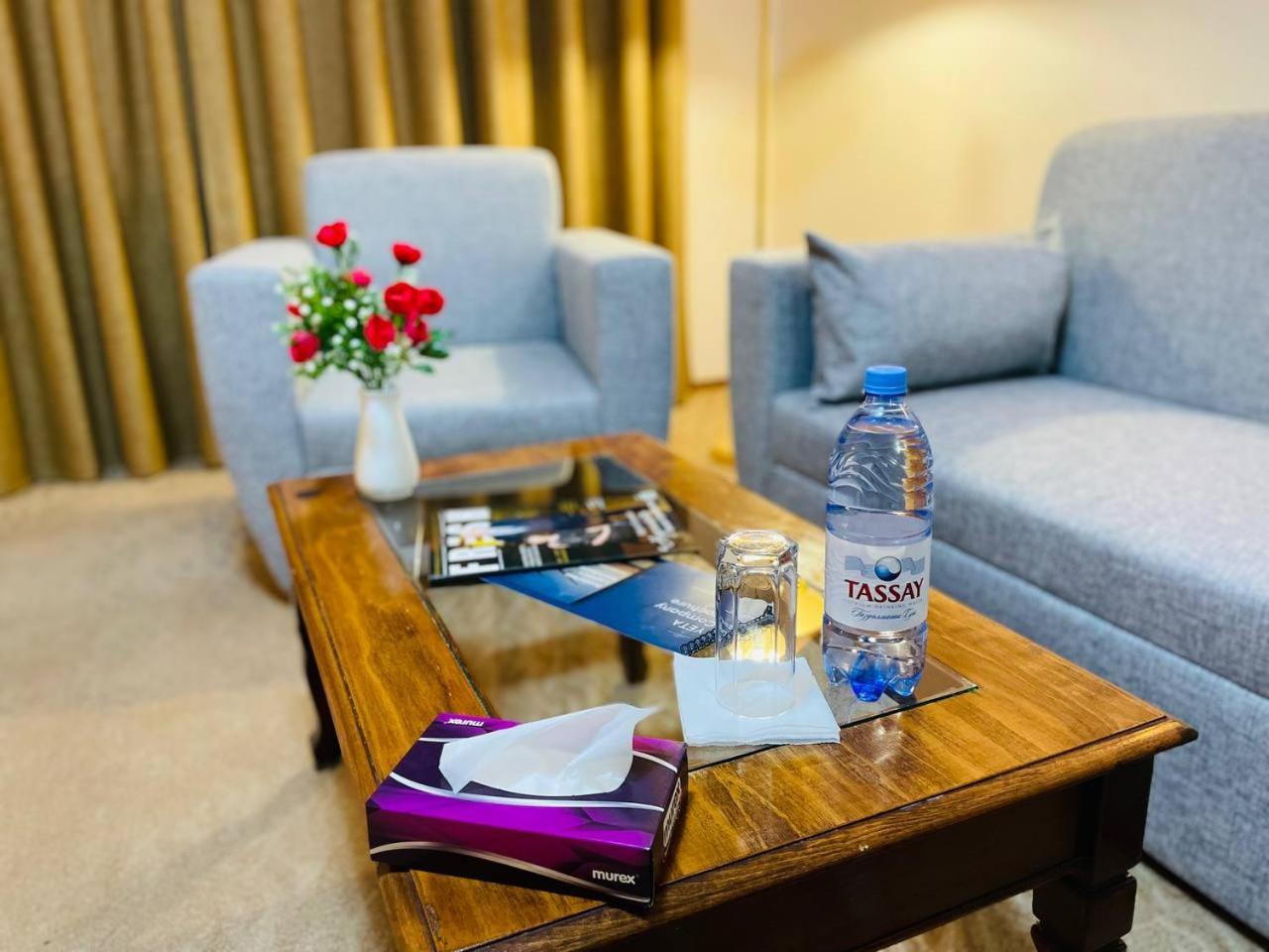 Tengri Hotel Atyraū Zewnętrze zdjęcie