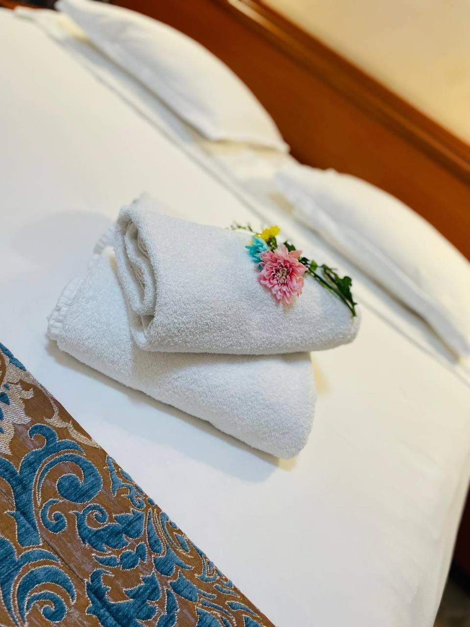 Tengri Hotel Atyraū Zewnętrze zdjęcie