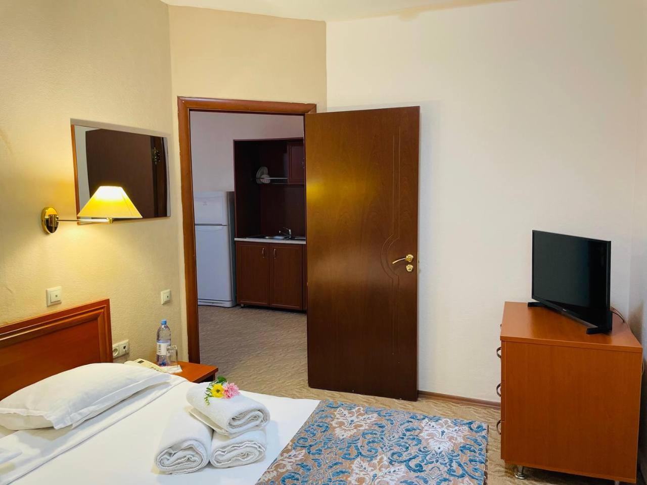 Tengri Hotel Atyraū Zewnętrze zdjęcie