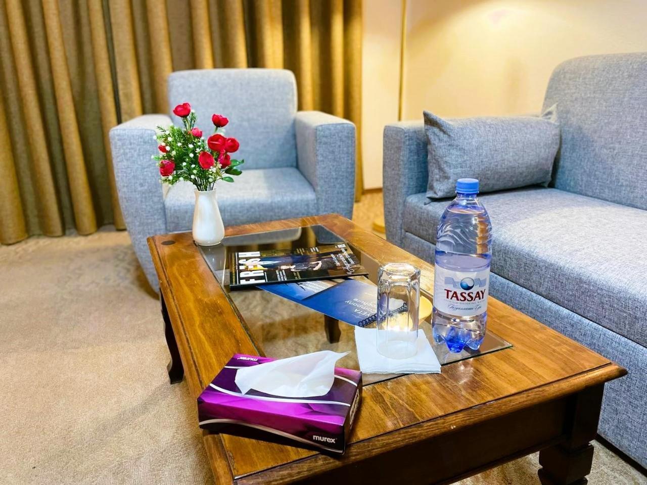 Tengri Hotel Atyraū Zewnętrze zdjęcie