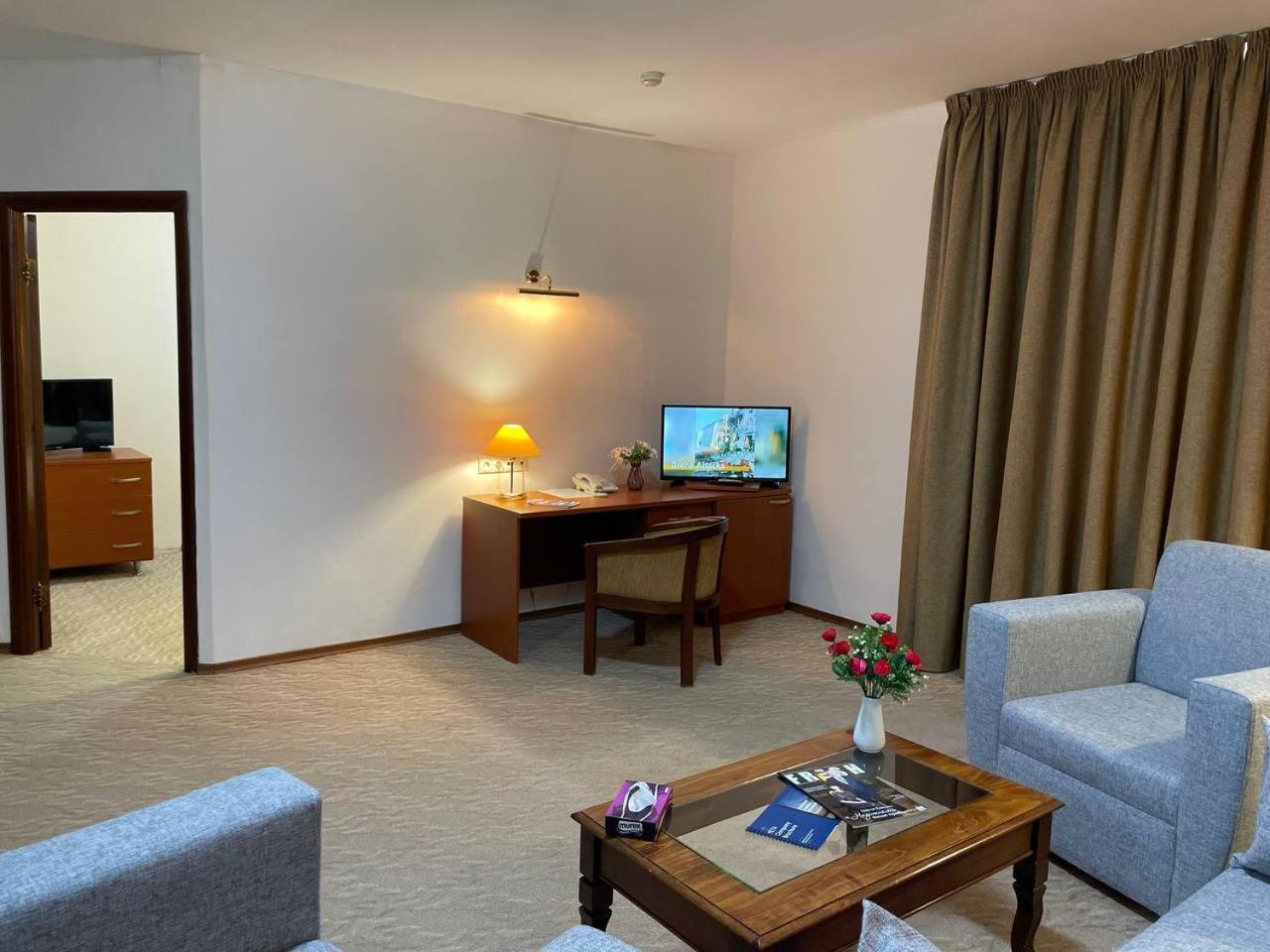 Tengri Hotel Atyraū Zewnętrze zdjęcie