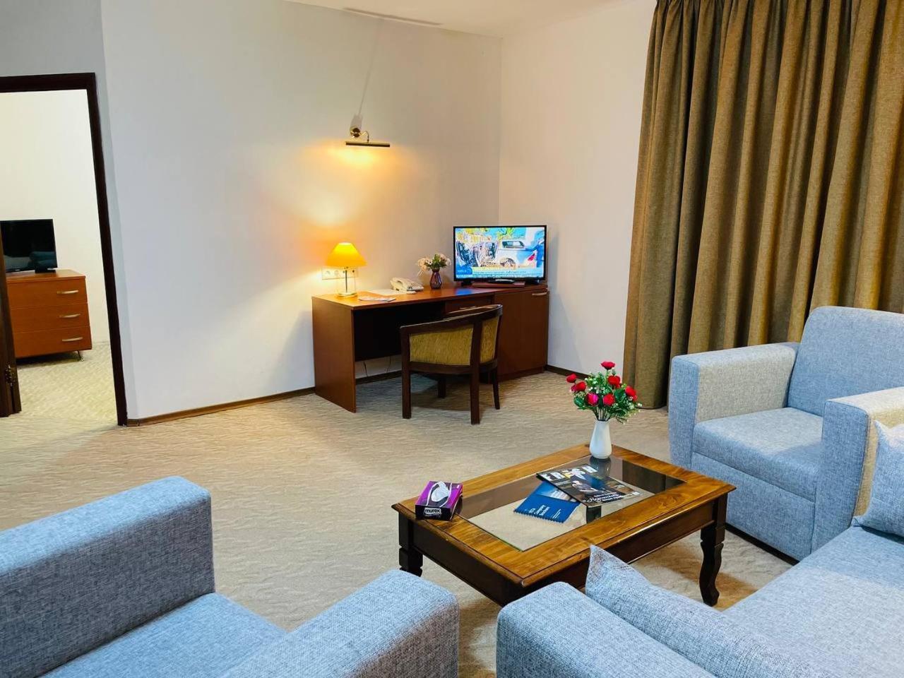 Tengri Hotel Atyraū Zewnętrze zdjęcie