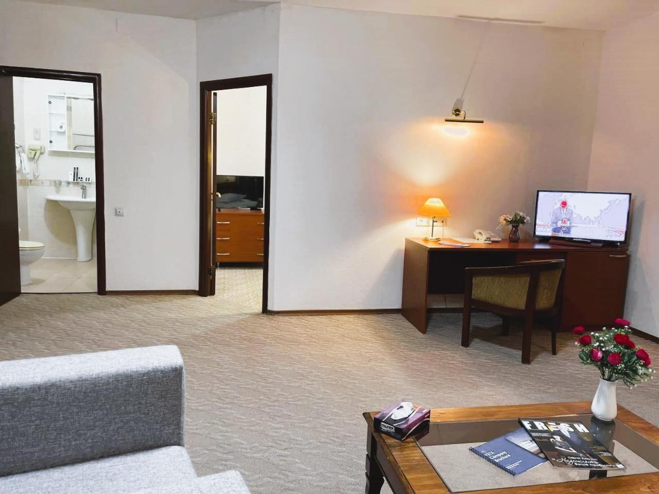 Tengri Hotel Atyraū Zewnętrze zdjęcie