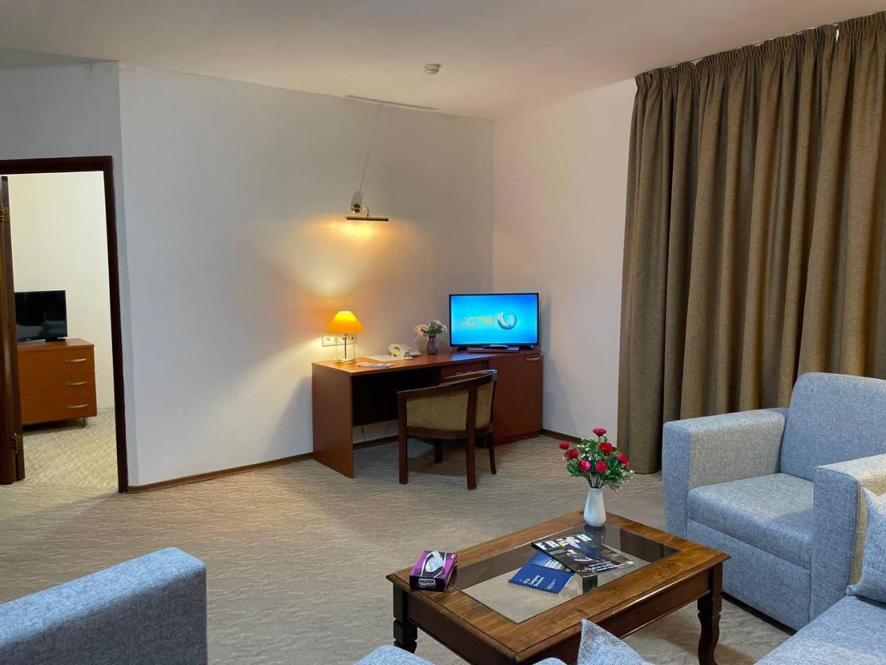 Tengri Hotel Atyraū Zewnętrze zdjęcie