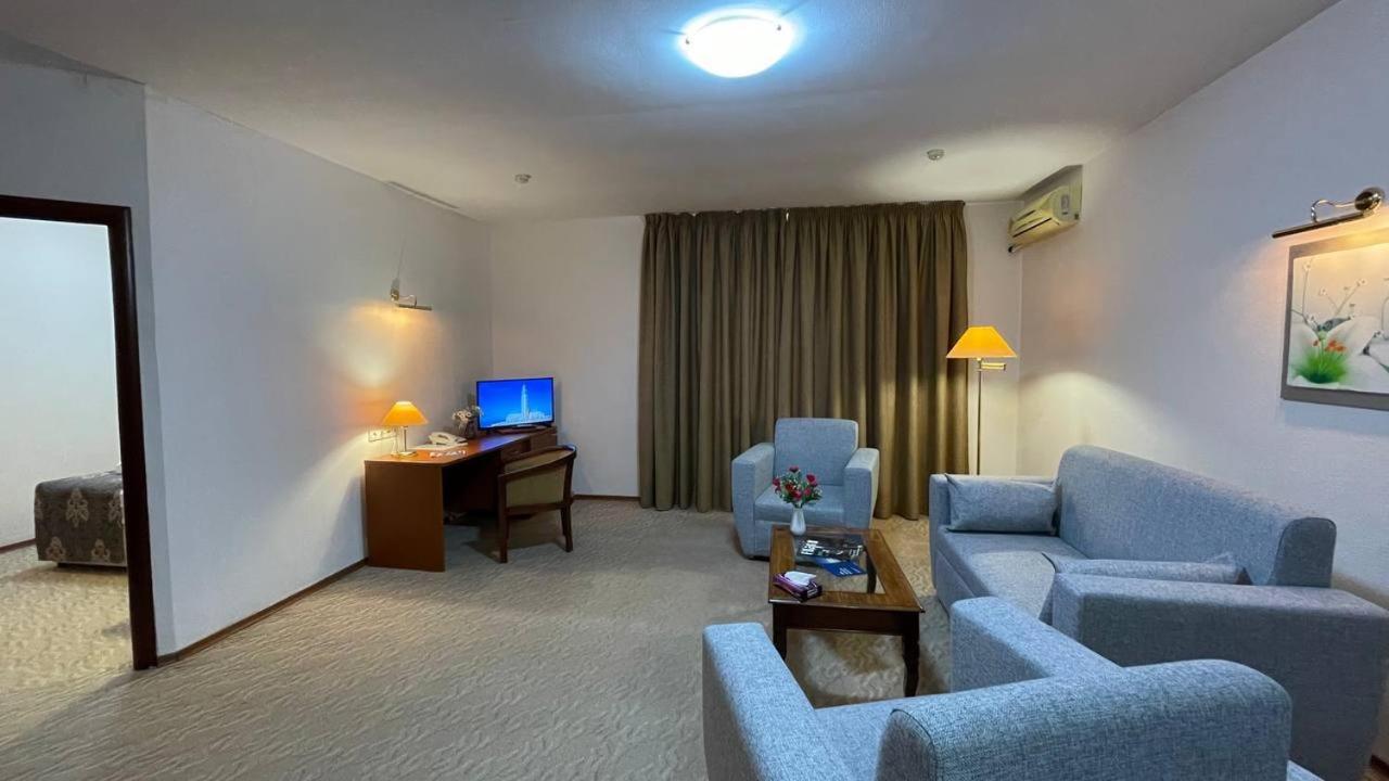 Tengri Hotel Atyraū Zewnętrze zdjęcie