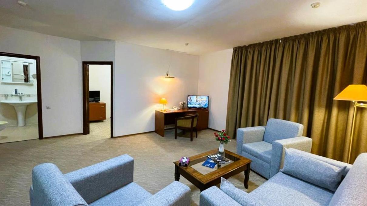 Tengri Hotel Atyraū Zewnętrze zdjęcie