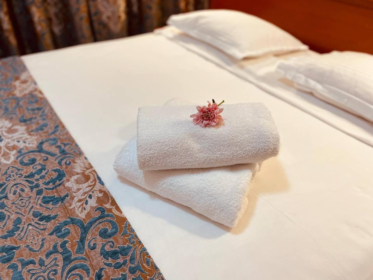 Tengri Hotel Atyraū Zewnętrze zdjęcie
