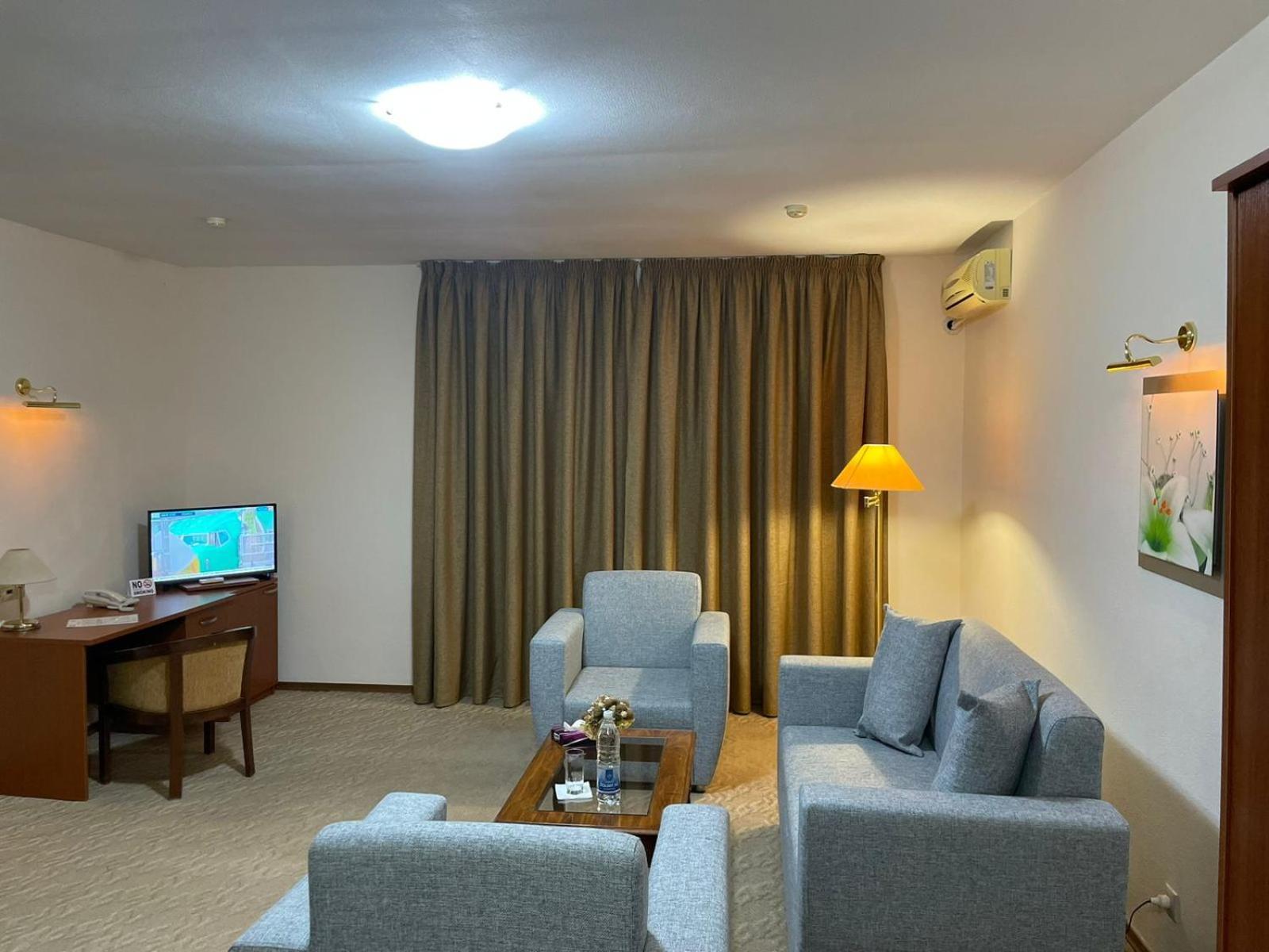 Tengri Hotel Atyraū Zewnętrze zdjęcie